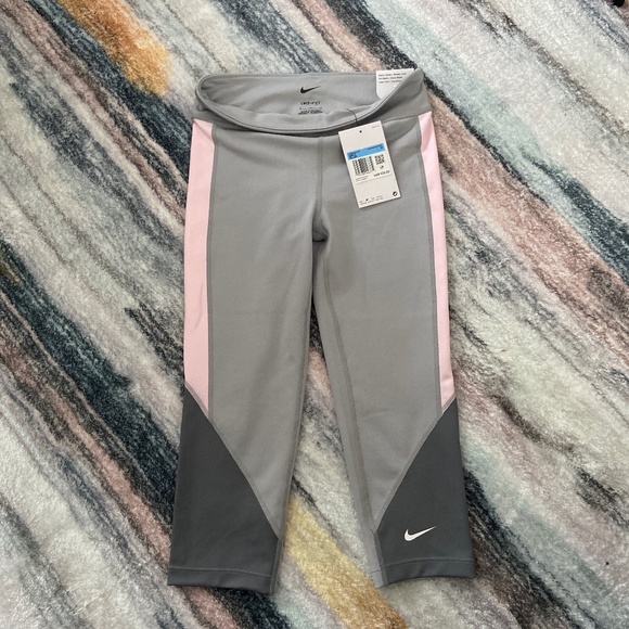 Capri length leggings - Picture 1 of 5